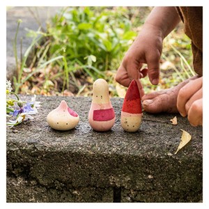 Yay!, familia cu 3 omuleti, Grapat, culoare: Multicolor, dimensiune: 12x9x5 cm – fotografie produs