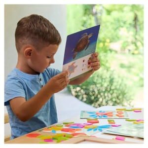 Tangram cu piese translucide colorate, 250 piese, Guidecraft, culoare: Multicolor, dimensiune: 28x28x8 cm – fotografie produs