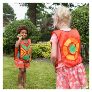 Prinde mingea cu corpul!, Party kit cu 4 veste, culoare: Multicolor, dimensiune: 32x6x19 cm – fotografie produs