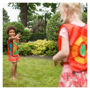 Prinde mingea cu corpul!, Party kit cu 4 veste, culoare: Multicolor, dimensiune: 32x6x19 cm – fotografie produs