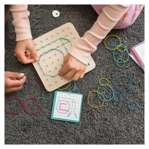 Geoboard din lemn, joc creativ cu elastice, culoare: Multicolor, dimensiune: 18x18x1 cm – fotografie produs