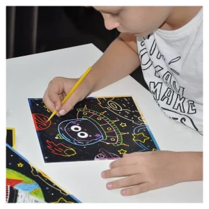 Set creativ de razuit, Spatiul Cosmic, culoare: Multicolor, dimensiune: 29x21 cm – fotografie produs